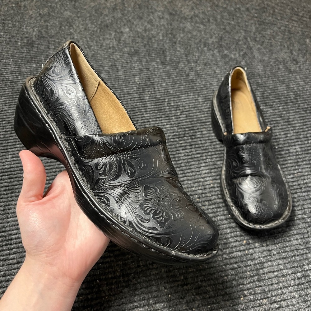 G.H. Bass Sheena Clogs Womens 7M Black Embossed Floral Paisley Wedge Mules